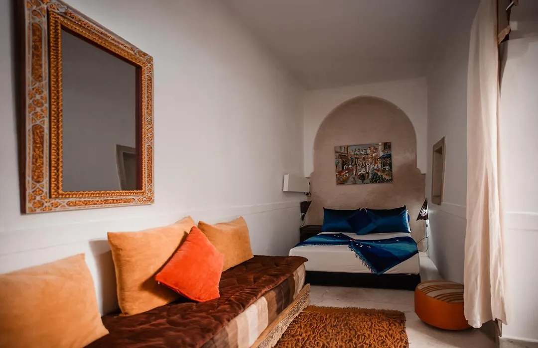 Riad White Flowers-1