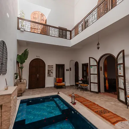 Riad White Flowers-2
